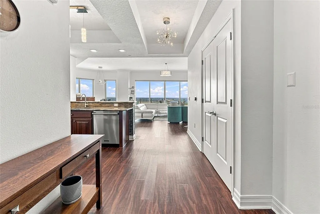 3 bed, 3.0 bath, 1733 sqft, $6,500 — Photo 3