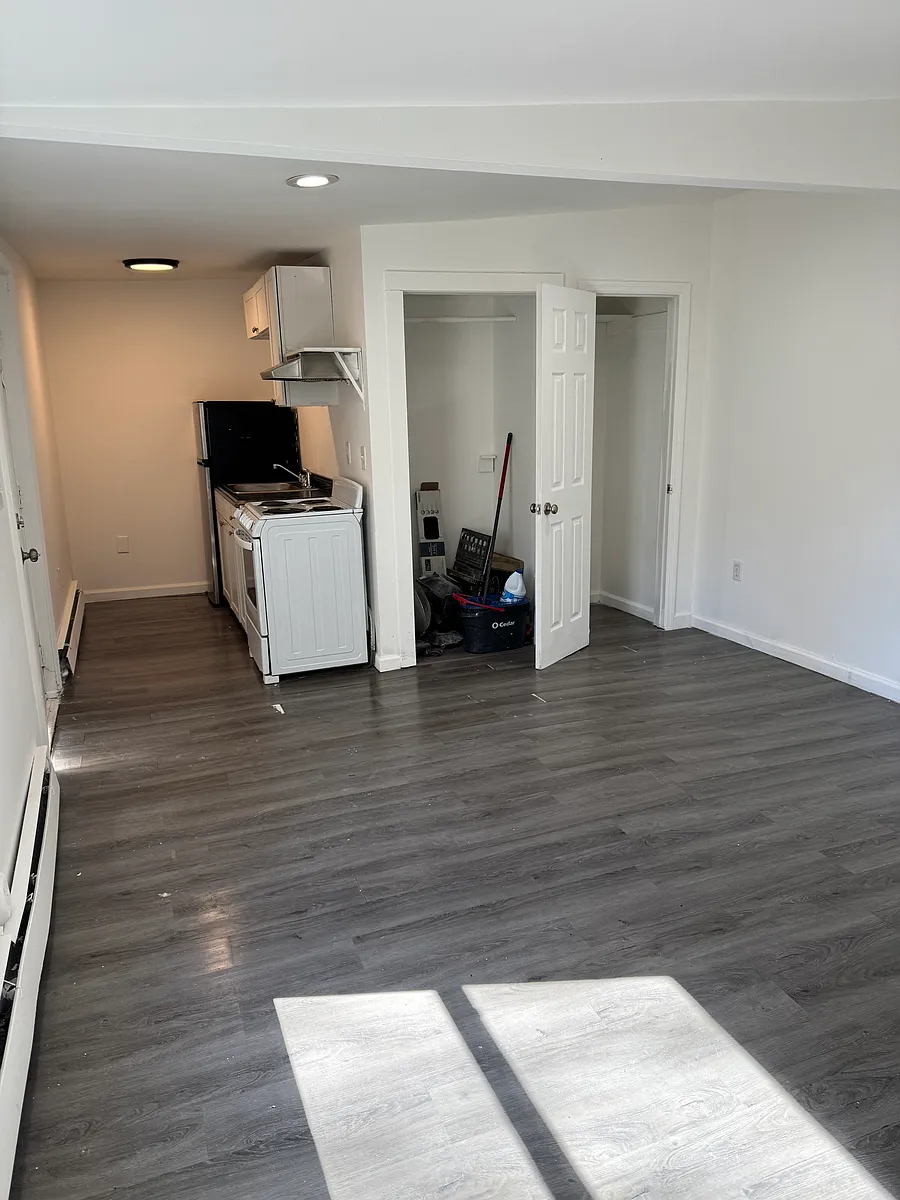 Building Photo - 60 Franklin St #1