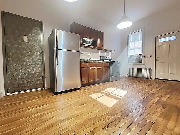 3rd image of 194 Wilson Ave #1E
