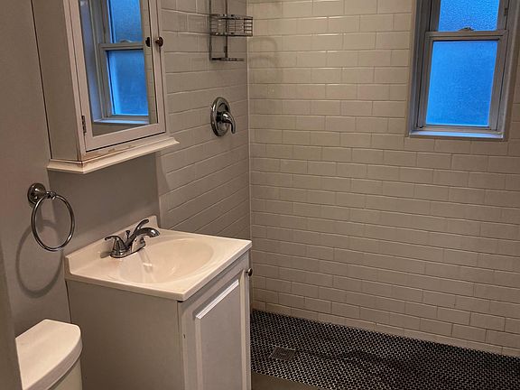 5th image of 2400 Lee Hwy APT 103