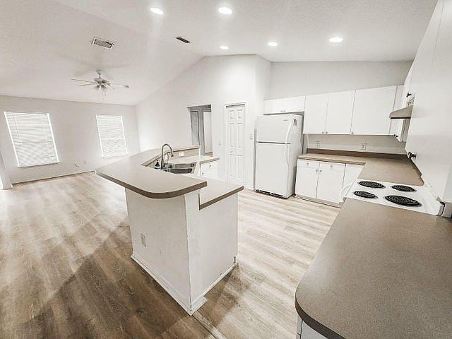 2nd image of 151 Carmelite Ave NW