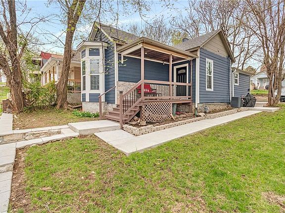 2nd image of 718 Lyons Ave