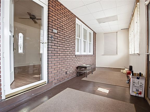 2nd image of 407 Lexington Ave