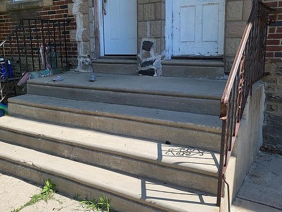 2nd image of 1037 Fanshawe St