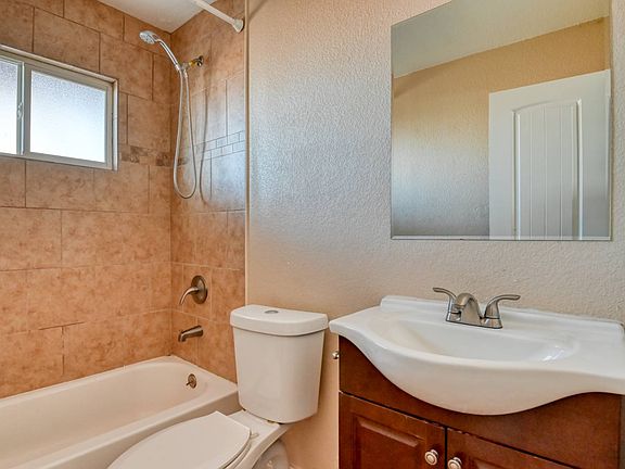 5th image of 4550 Hollyridge Dr