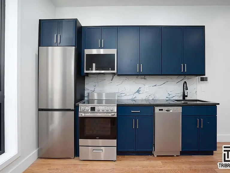 215 S 4th St #PHD — Photo 2