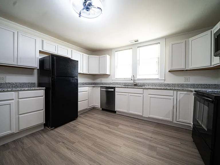 405 N Main St #4 — Photo 10