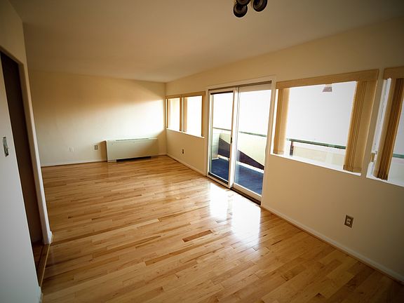 5th image of 4720 Chevy Chase Dr APT 307