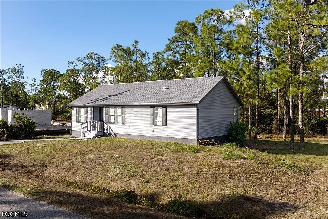 3 bed, 2.0 bath, 1380 sqft, $1,600 — Photo 2
