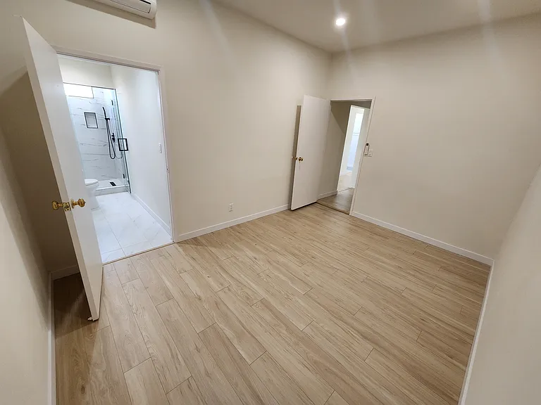737 N Ridgewood Pl #1/2 — Photo 19