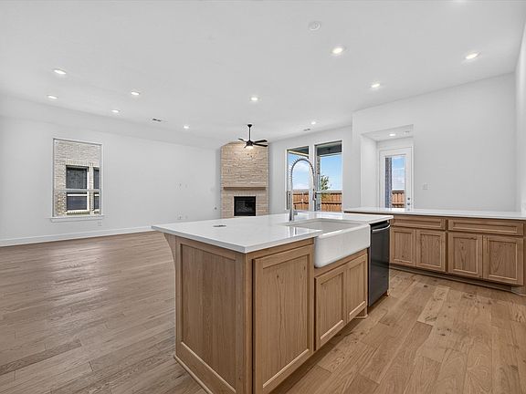 4th image of 1033 Alberta Spruce Rd