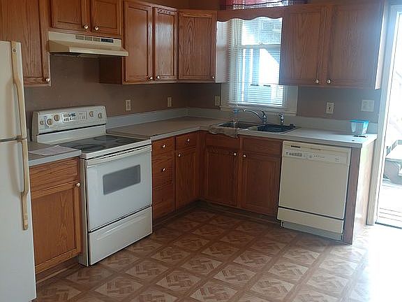 5th image of 202 E Missouri St