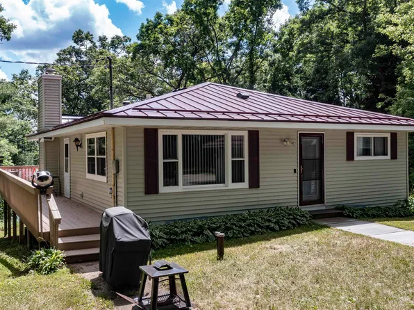 W10199 Bighorn Ln, Hancock, WI 54943