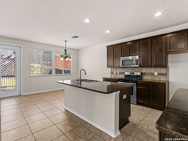 3918 Woodbridge Way — Photo 7