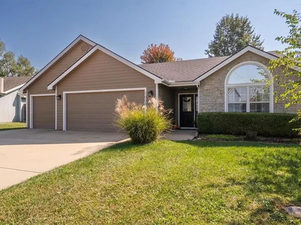1038 Firetree Ave, Baldwin City, KS 66006