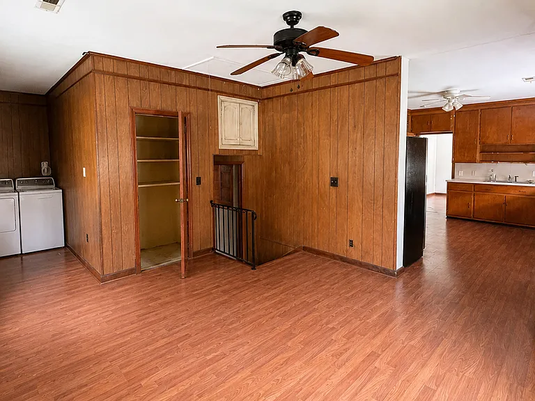 Casual Dining Area / Utilities Area