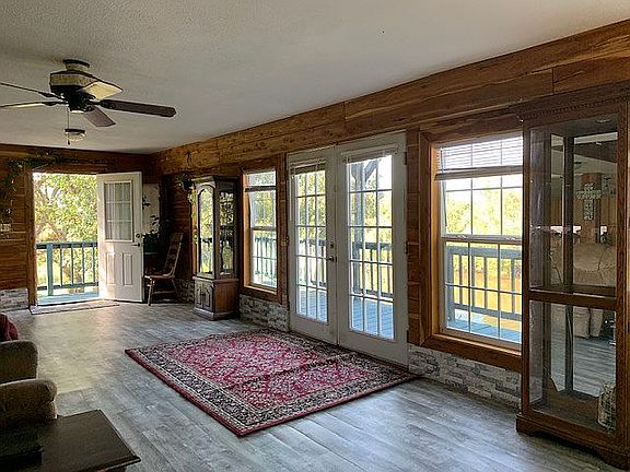 5th image of 205 River Glen Dr
