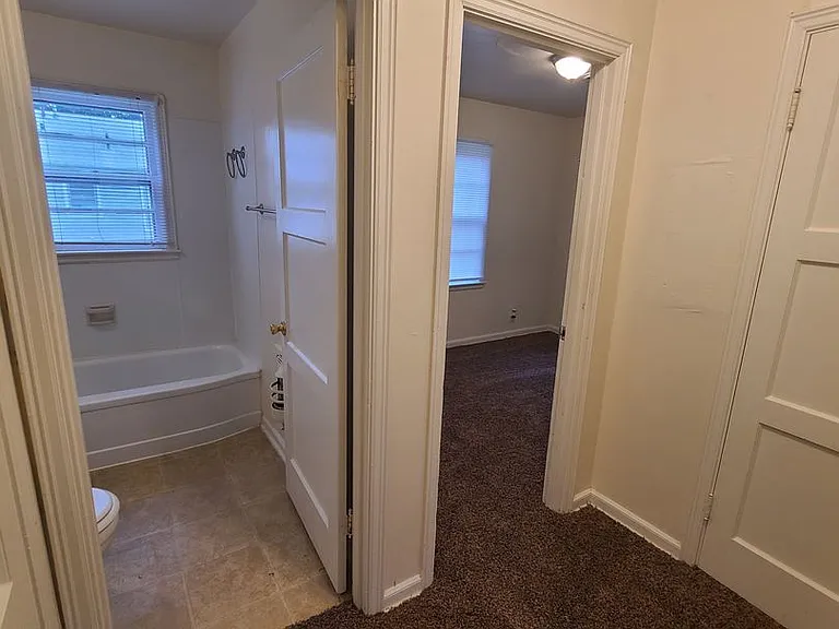 1617 Bradley Ave — Photo 7