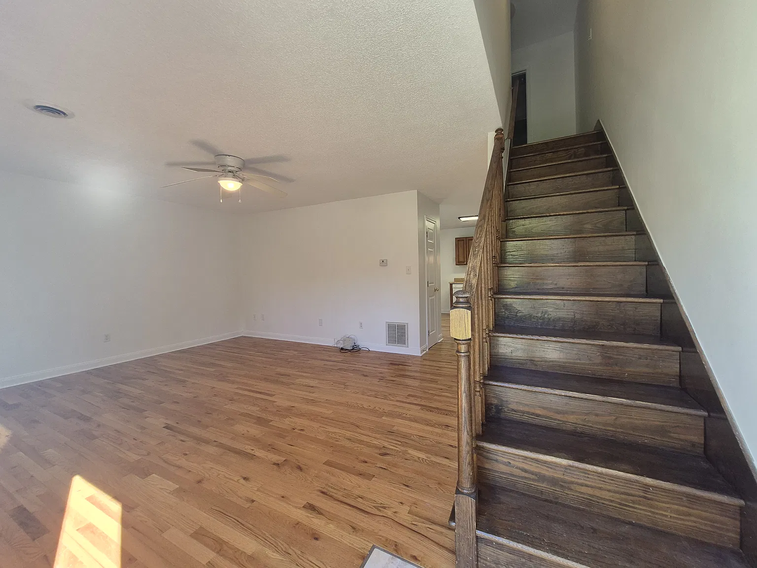 2 bed, 1.5 bath, 1100 sqft, $1,100 — Photo 2