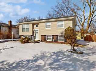 816 Lily Cache Ln, Bolingbrook, IL 60440