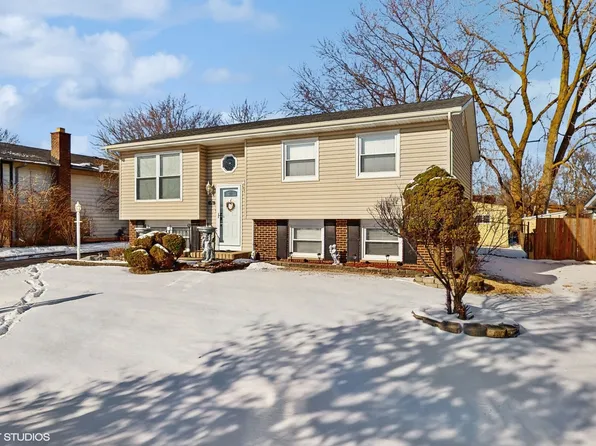 816 Lily Cache Ln, Bolingbrook, IL 60440