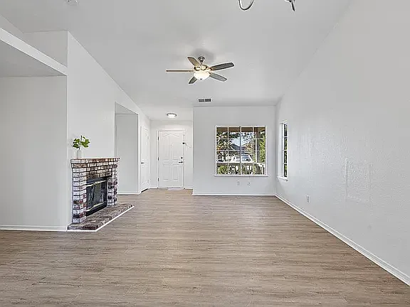 2199 Raleigh Cir — Photo 2