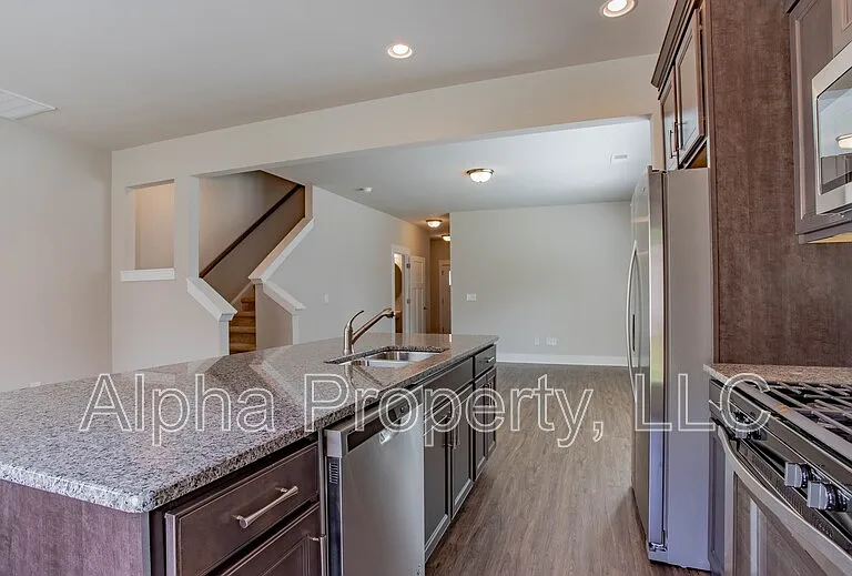 385 Hague Dr — Photo 10