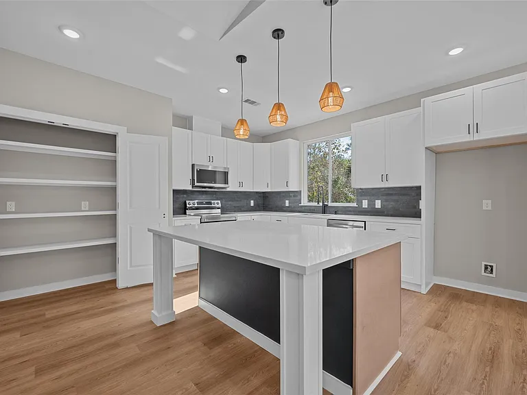 28407 Champion Oaks Dr — Photo 19