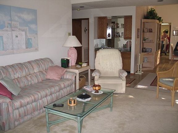 LIVING ROOM W/ WET BAR