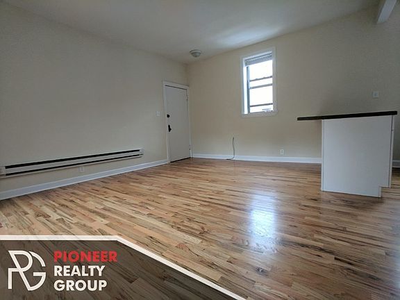 3rd image of 719 W Barry Ave #723B1