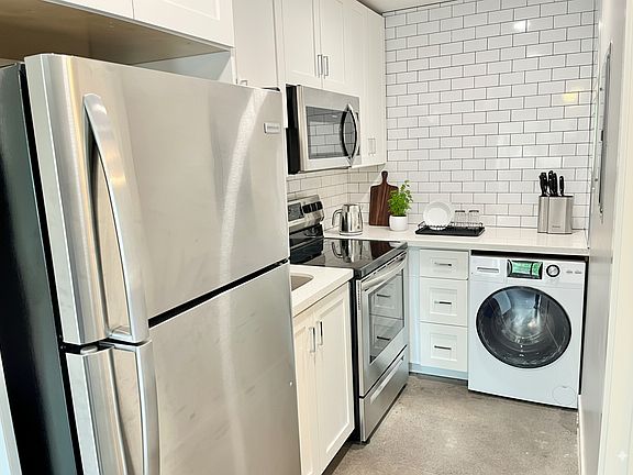 4th image of 2621 E Campbell Ave #3