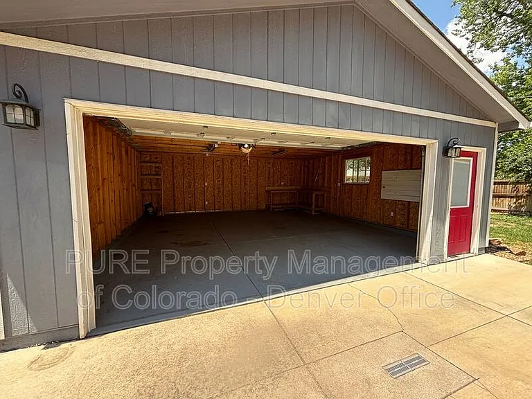 2255 S Clermont St — Photo 24