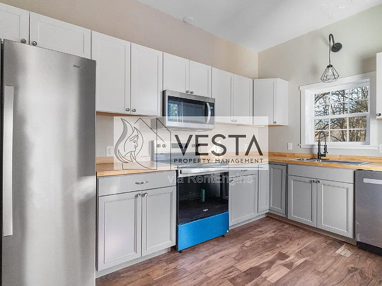 555 Baldwin Ave — Photo 2