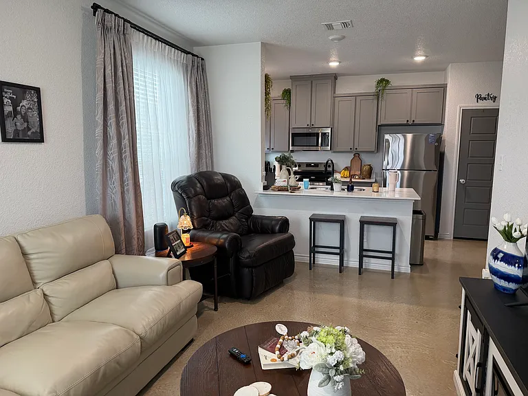 2322 Ocean Ave — Photo 2