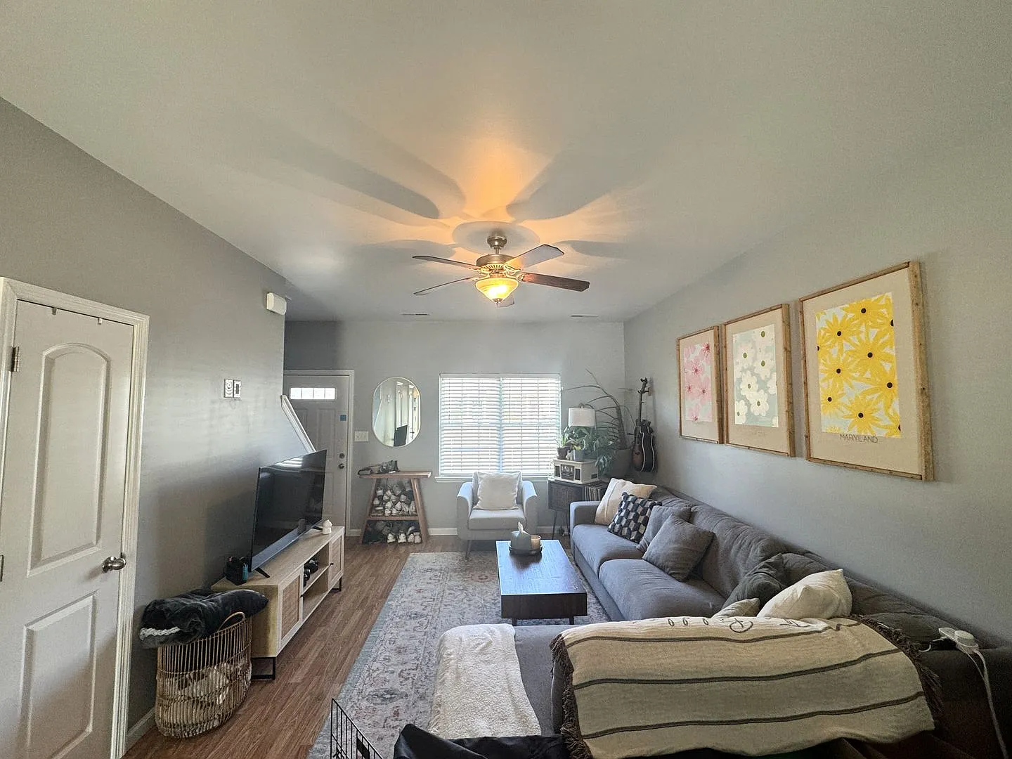 End-Unit Townhome Minutes from Stone Bay & the Beach! — Photo 3