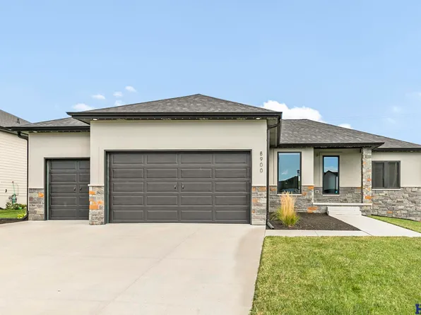 8900 Gold Dust Rd, Lincoln, NE 68526