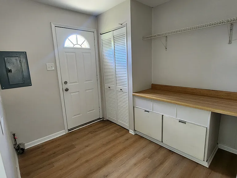 4301 Greenbrier Ln — Photo 6
