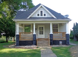 422 E Walnut St, Washburn, IL 61570