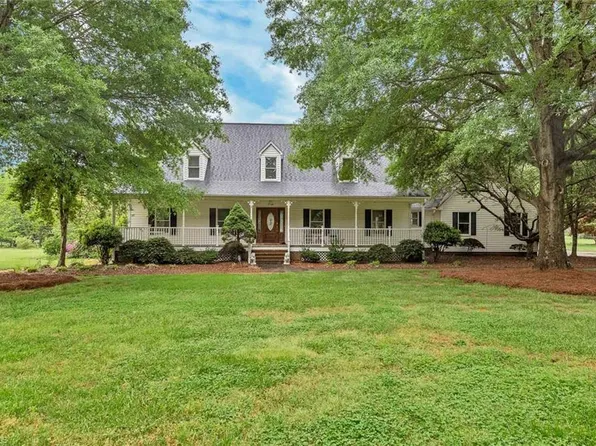 5706 Foxbury Dr, Oak Ridge, NC 27310