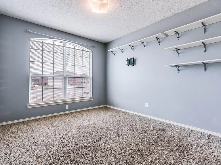 1221 Elmo Ln — Photo 28