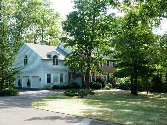 2nd image of 4790 Essex Dr