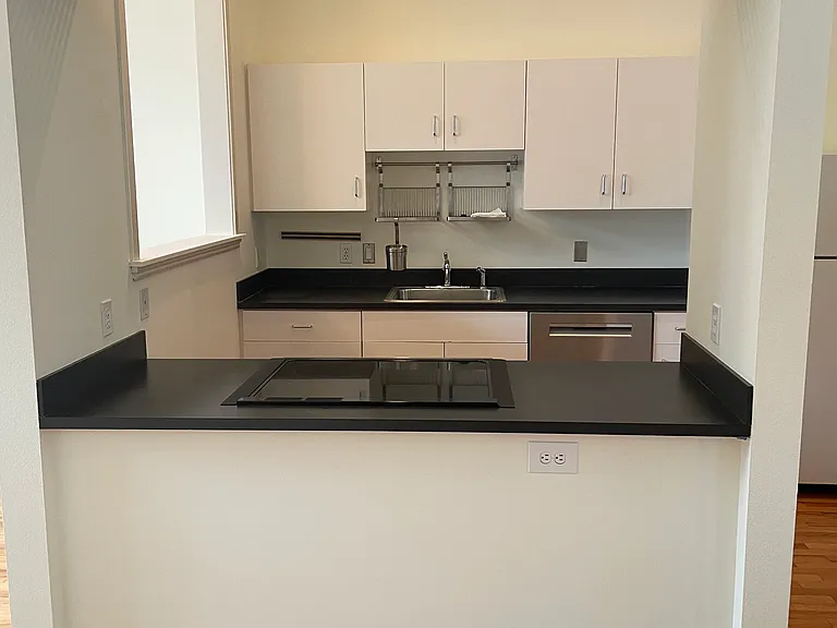 1009 NW Hoyt St #111 — Photo 16