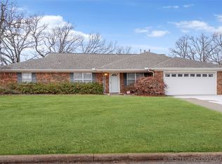 738 Oak Ridge Dr, Sand Springs, OK 74063