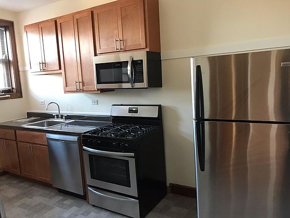 5th image of 146 N Humphrey Ave #D3