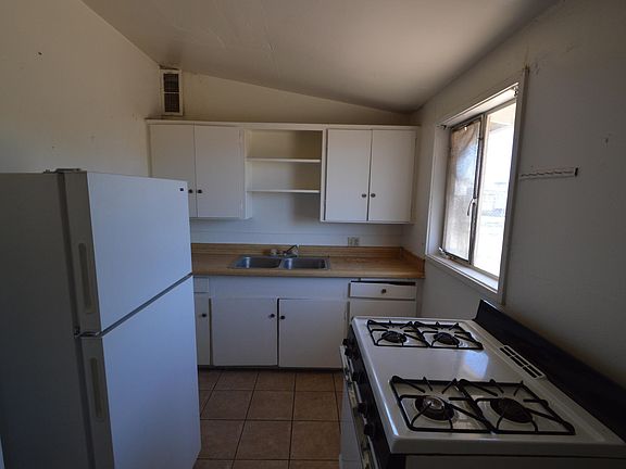 4th image of 2317 S Campbell Ave #2