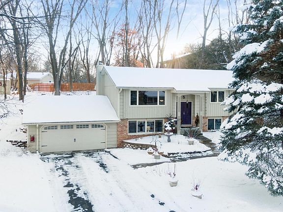 2nd image of 5 Hall Ct