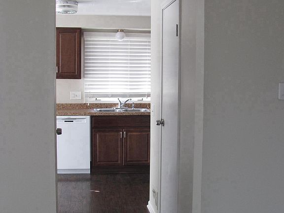 5th image of 7 Sunnyside Dr