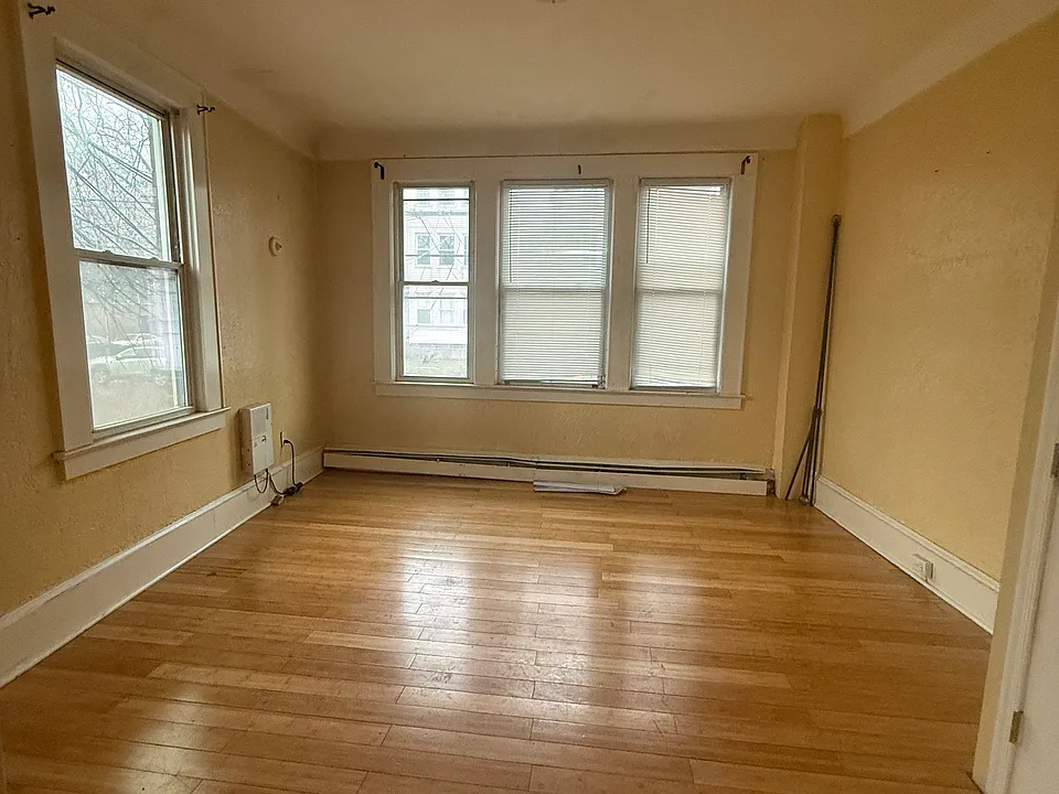 67 Fabyan Pl #1R