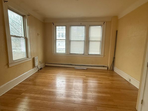 67 Fabyan Pl #1R