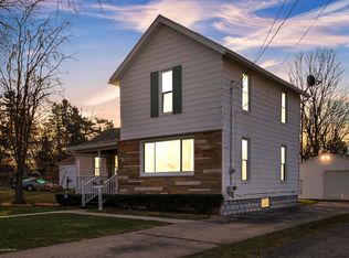 721 Pleasant St, Grand Ledge, MI 48837
